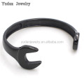 China Manufacturer Wholesale Black Plated Open Wrench Cuff Bangles